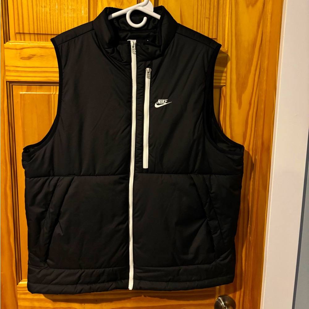 Mens Nike Thermafit Vest size XL